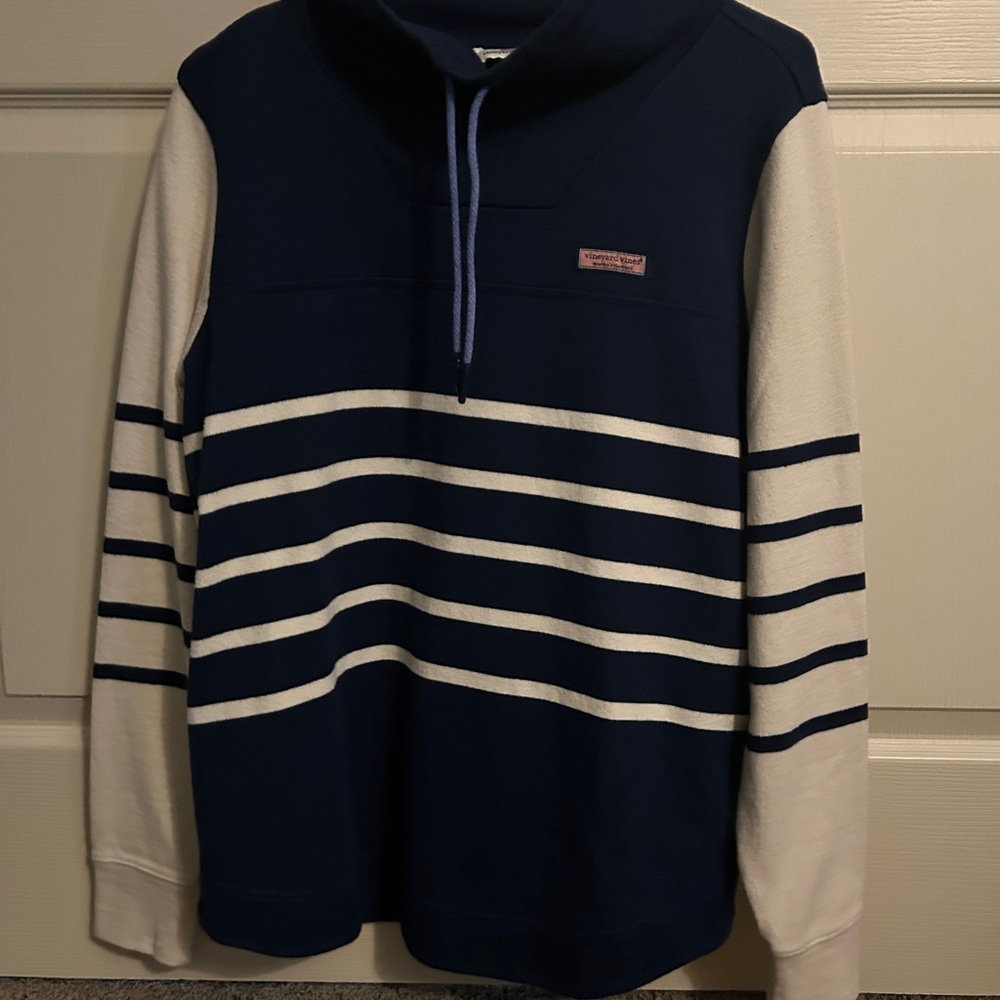 Vineyard vines pull over